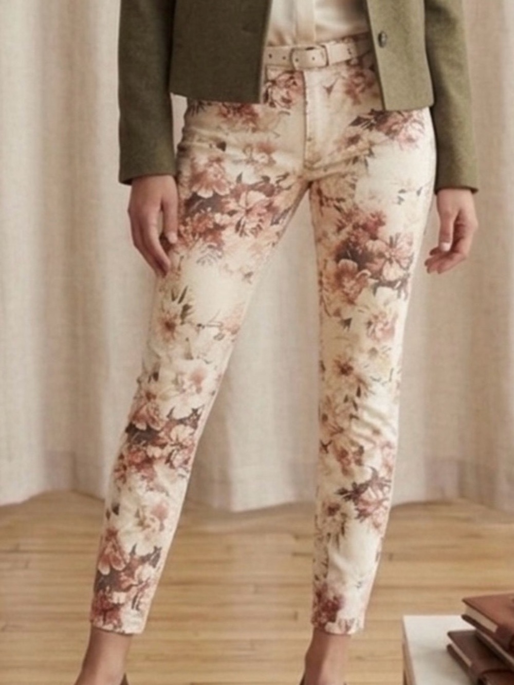 Buffalo by David Bitton floral 
Soft Stretch Ankle Skinny jeans
EUC Size 4/27